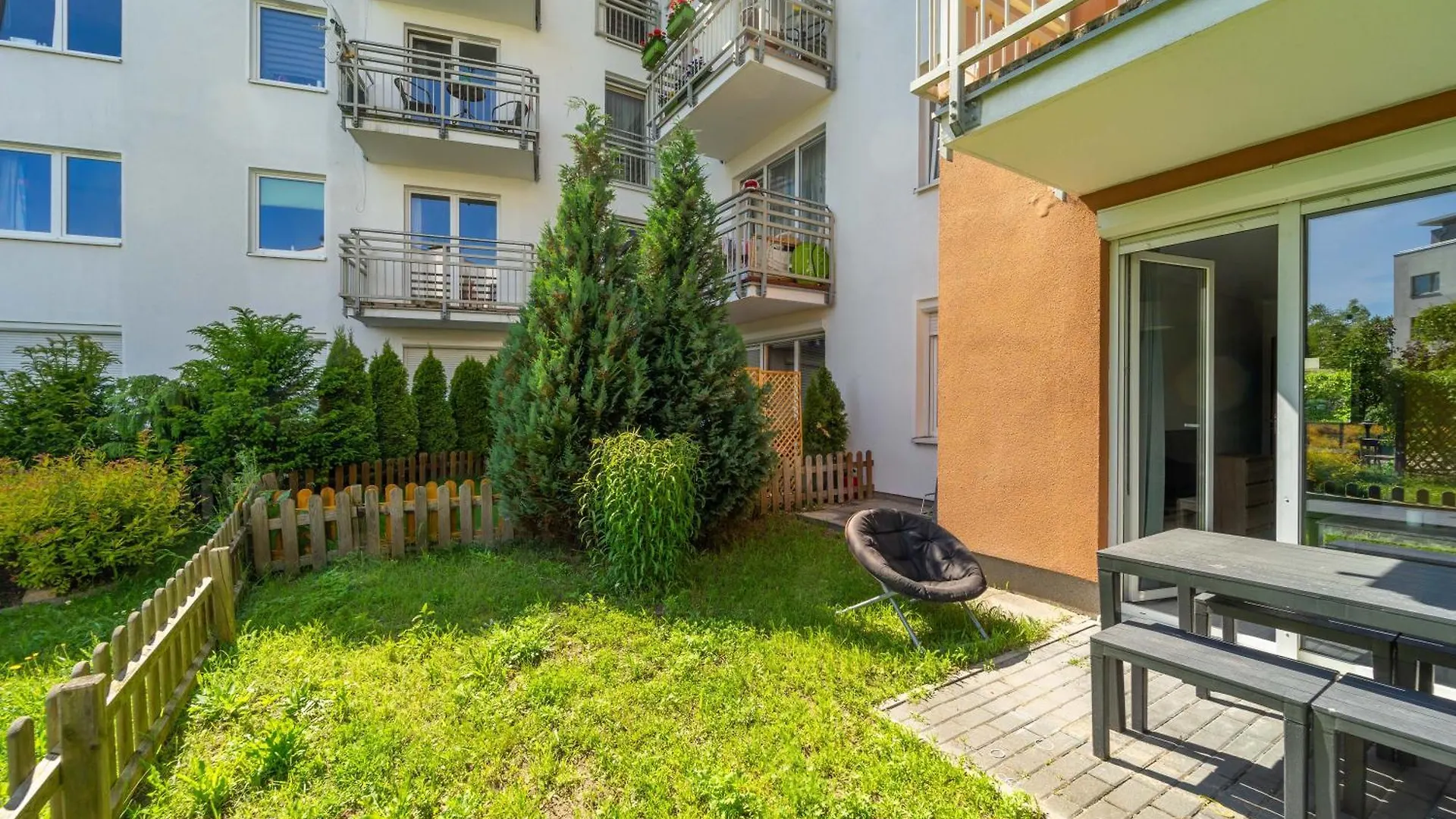 Rodzinny Apartament 3City Z 5 Sypialniami, Parkingiem I Ogrodkiem By Noclegi Renters Gdańsk 0*,  Polska